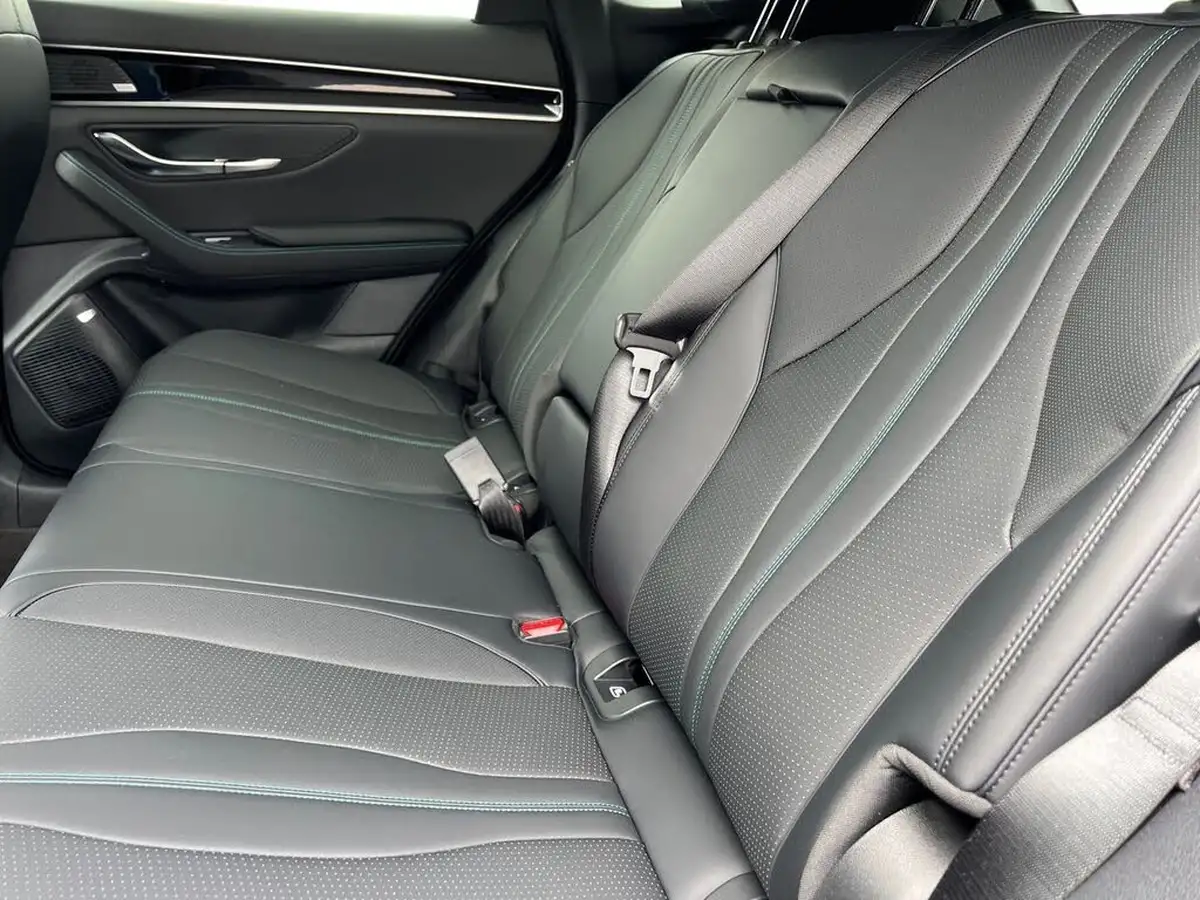 2025-byd-seal-15-comfort-big-13