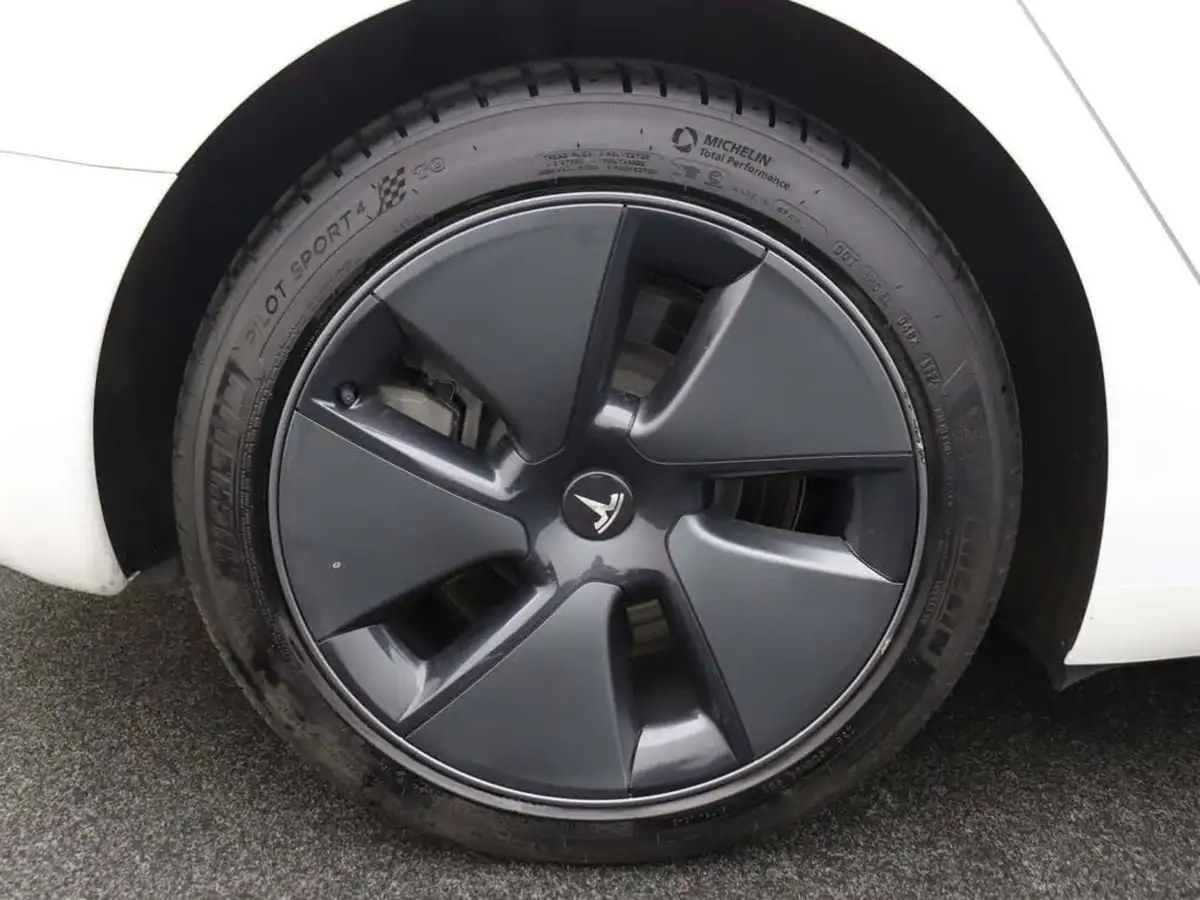 2021-tesla-model-3-e-long-range-awd-big-6