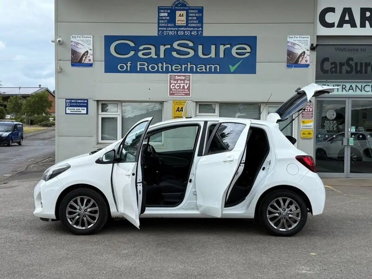 2016-toyota-yaris-133-icon-vvt-i-5d-big-8