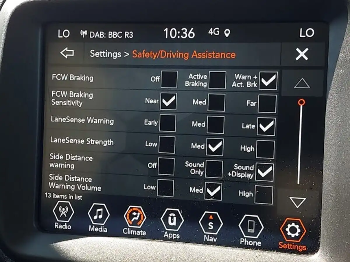 2020-jeep-renegade-13-gse-limited-phev-big-13