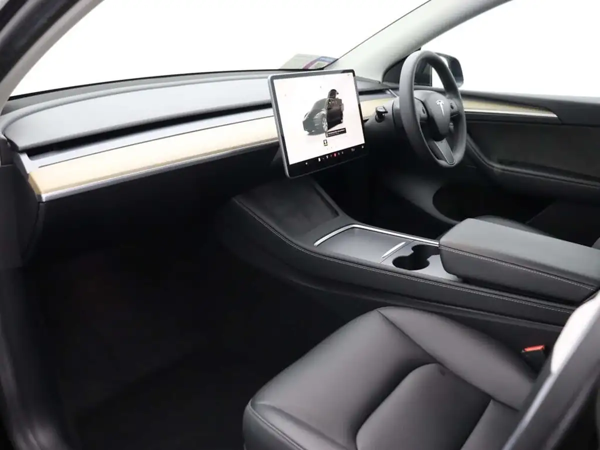 2022-tesla-model-y-e-rwd-big-10