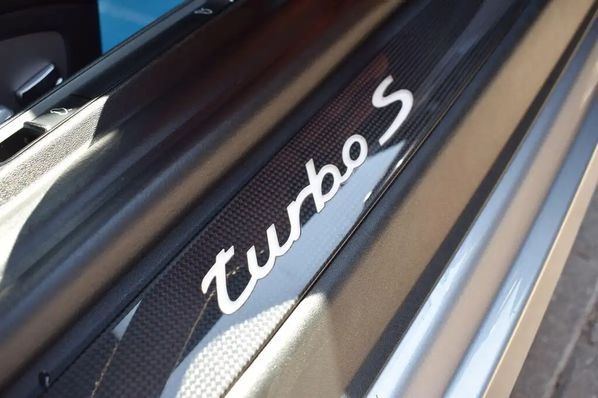 2016-porsche-911-38-turbo-s-coupe-big-13