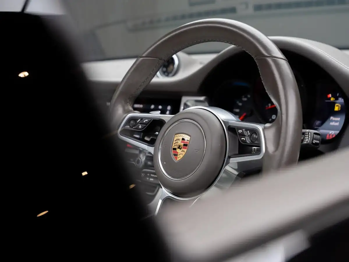 2021-porsche-macan-20-245ps-big-34