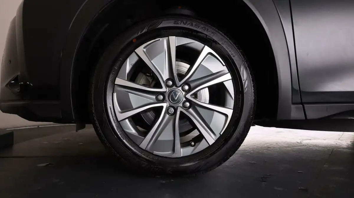 2021-lexus-ux-300e-e-ux-big-17