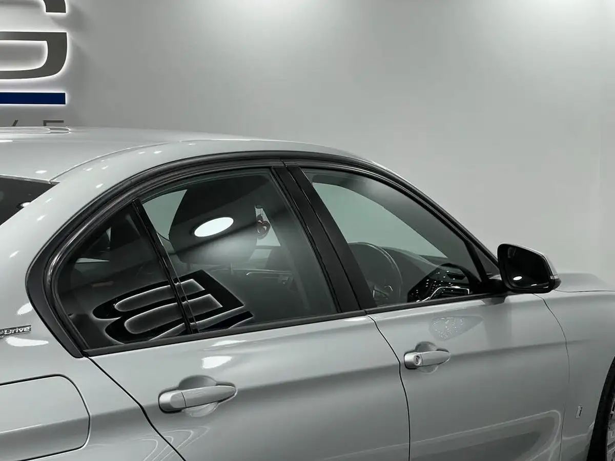 2017-bmw-3-series-20-330e-sport-big-23
