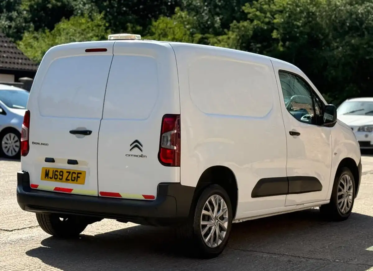 2019-citroen-berlingo-15bluehdi-1000-enterprise-100pseu6dt-e-panel-big-5