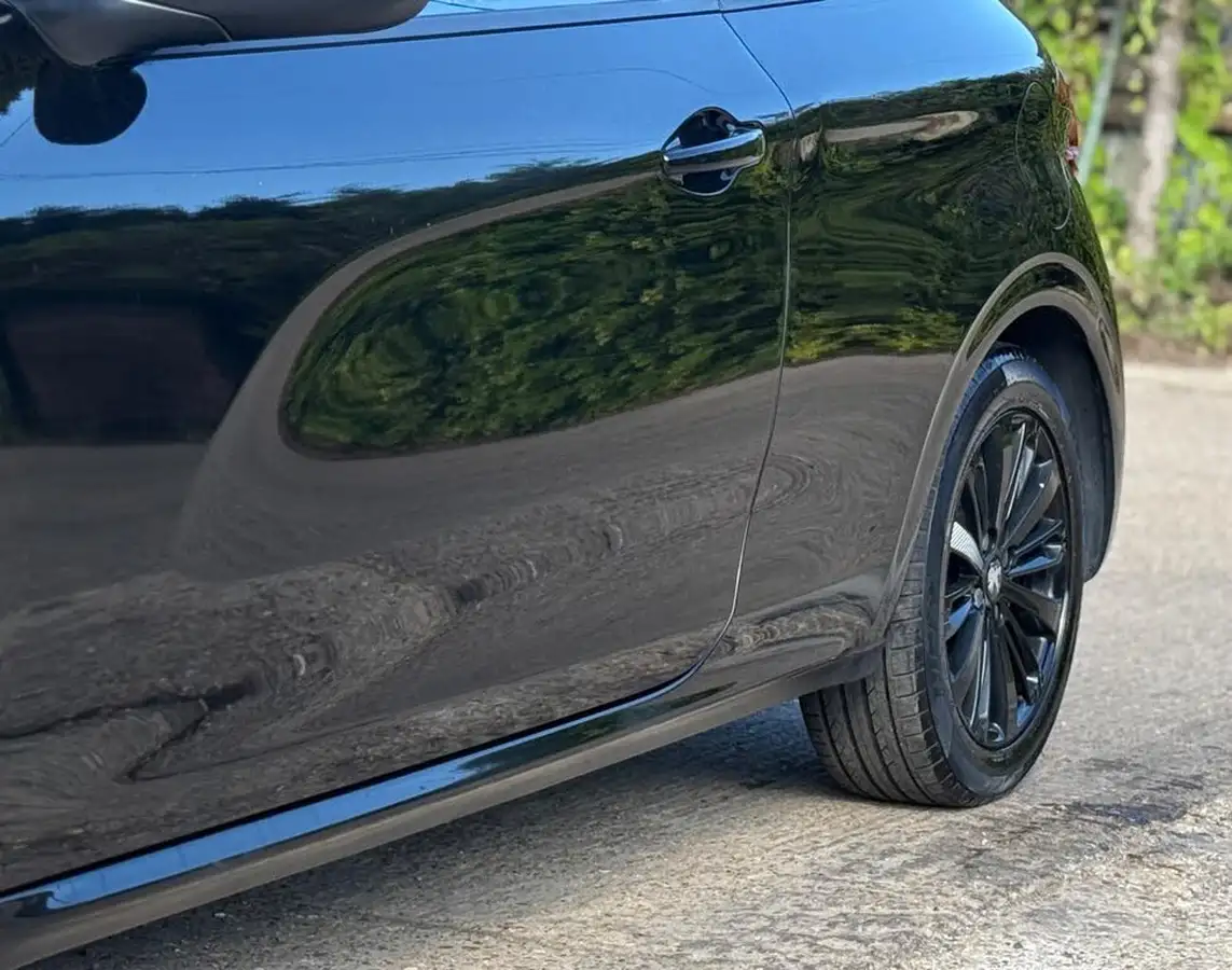 2018-peugeot-208-12-puretech-black-edition-big-17