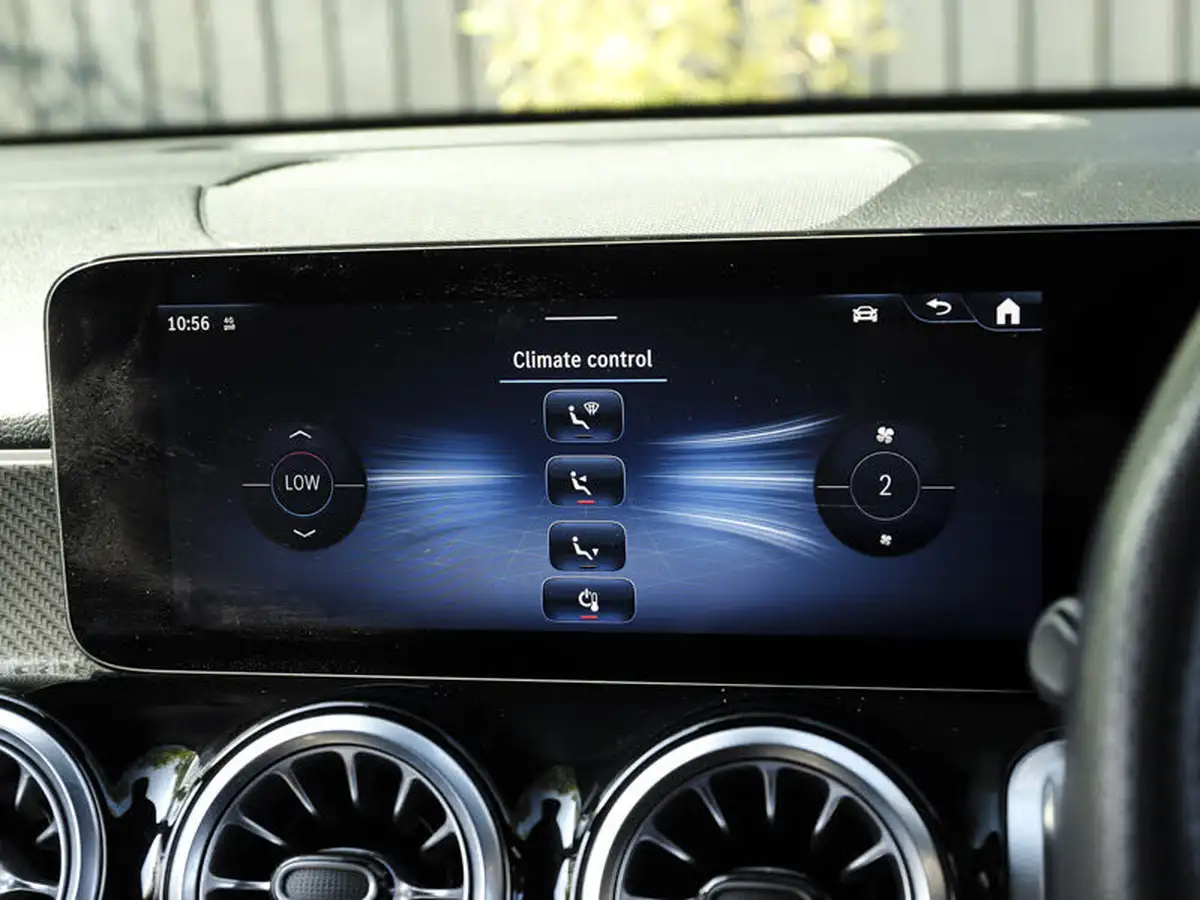 2024-mercedes-benz-glb-class-20d-glb220d-amg-line-executive-big-15
