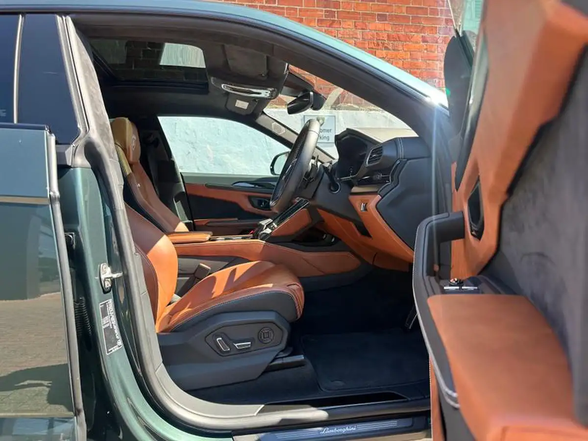 2023-lamborghini-urus-40-no-trim-big-9