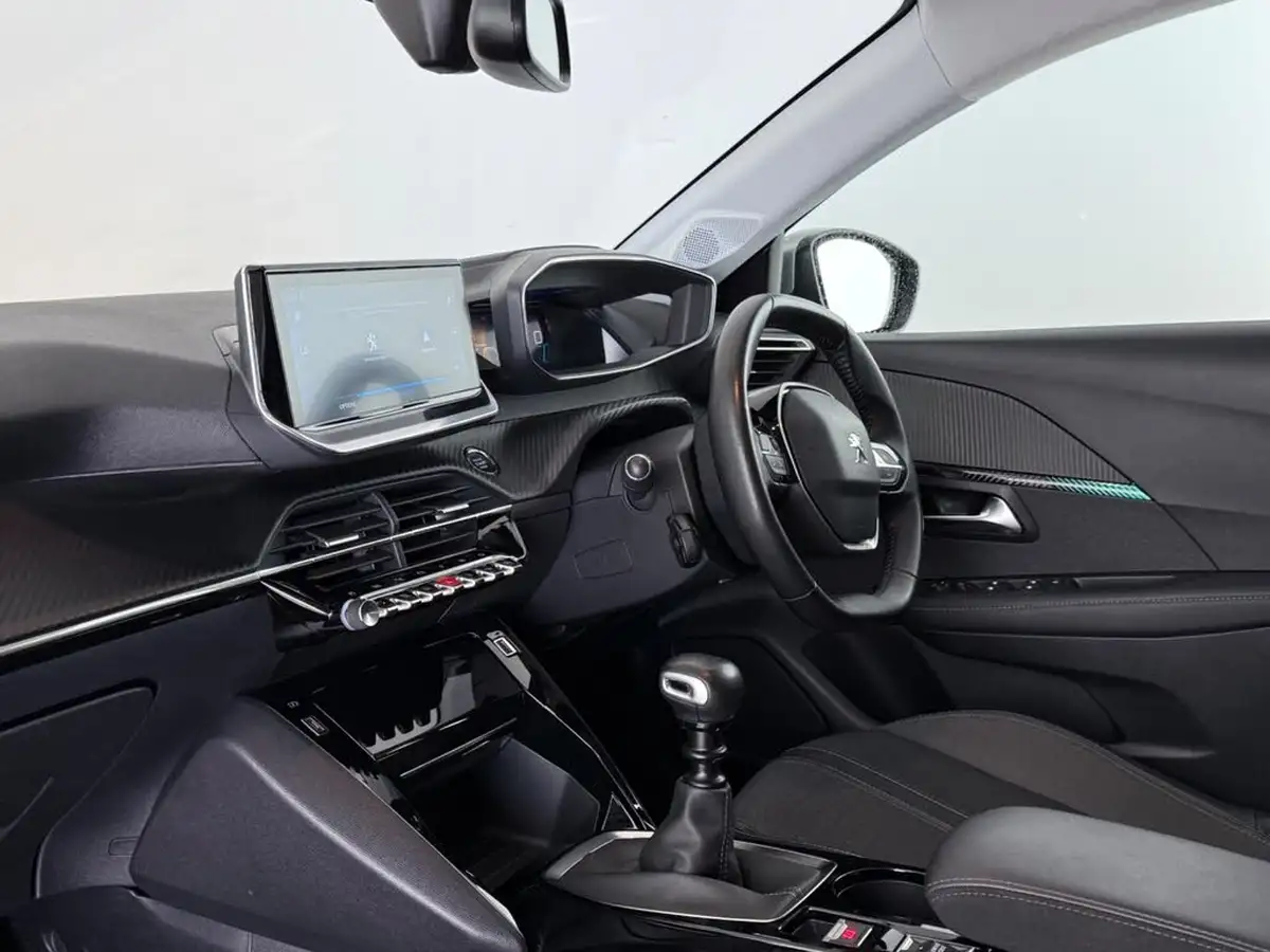 2020-peugeot-208-12-puretech-allure-100bhp-big-19