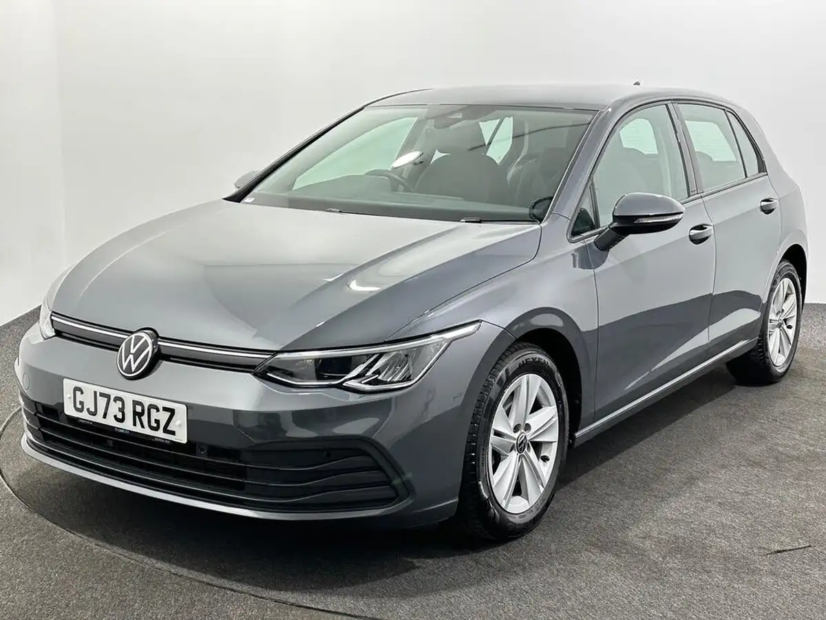2023-volkswagen-golf-15-tsi-life-150ps-hatchback-big-3