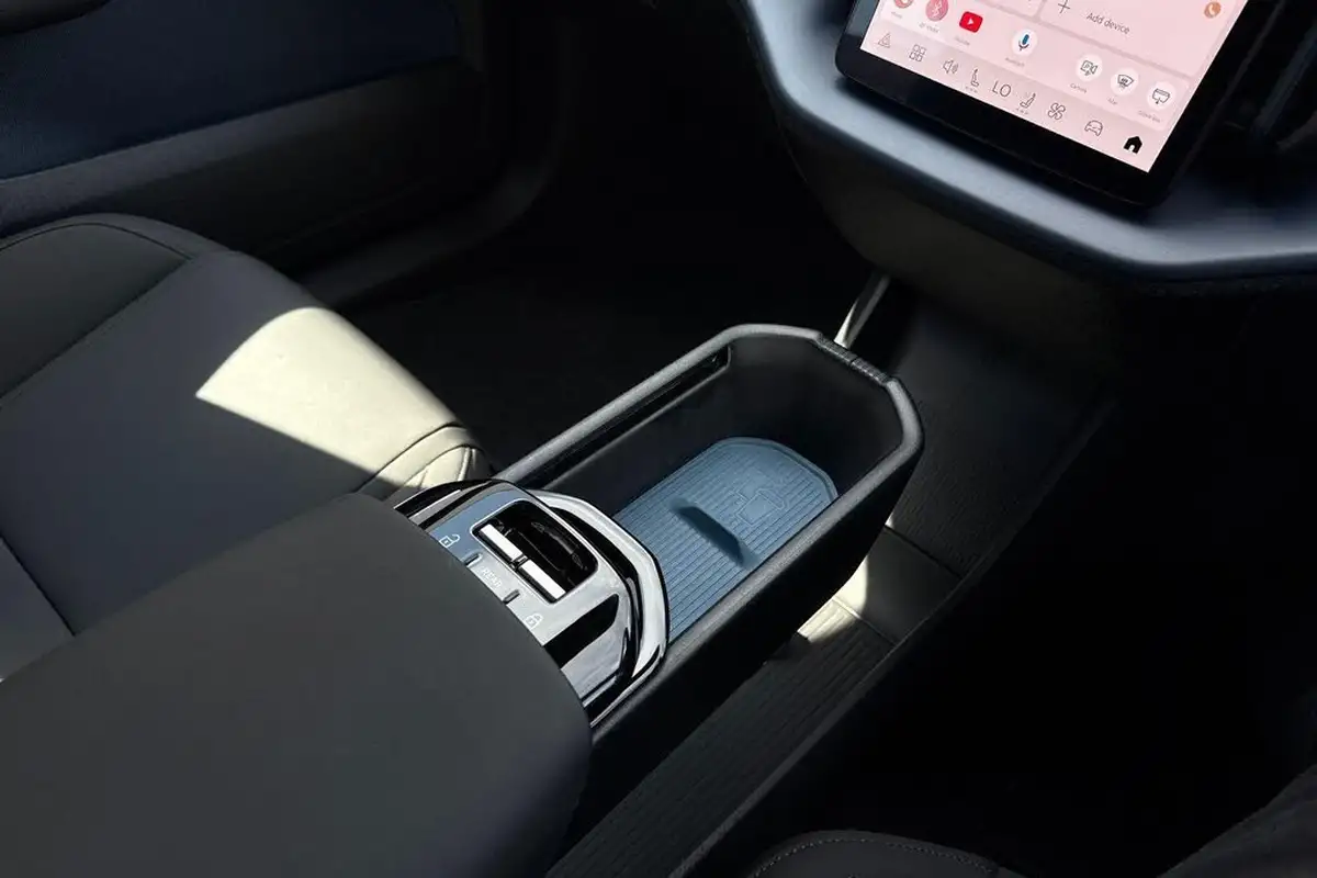 2025-volvo-ex30-e-twin-plus-big-41