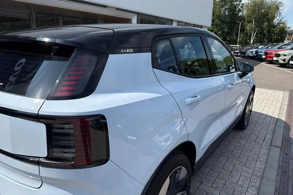2025-volvo-ex30-e-twin-plus-big-13