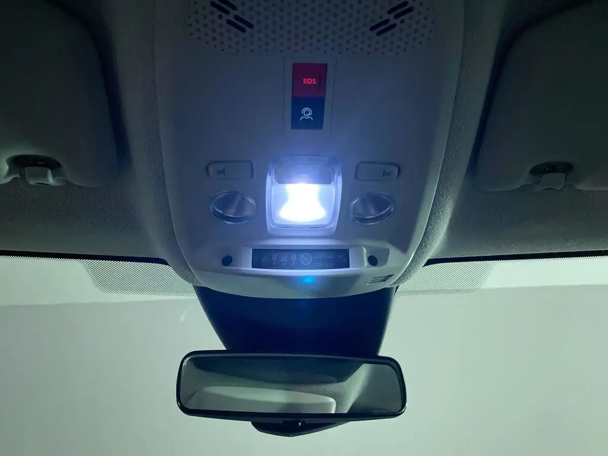 2022-citroen-c4-e-sense-big-25