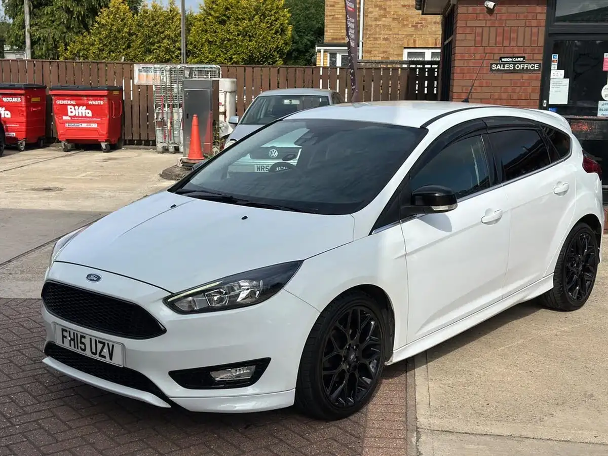 2015-ford-focus-15tdci-titanium-hatchback-big-6