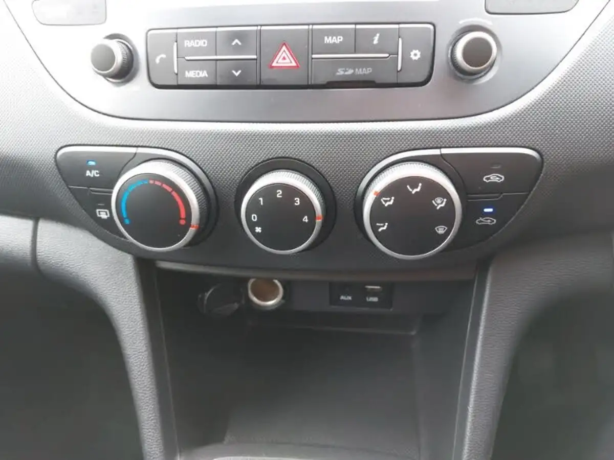 2020-hyundai-i10-10-play-big-11