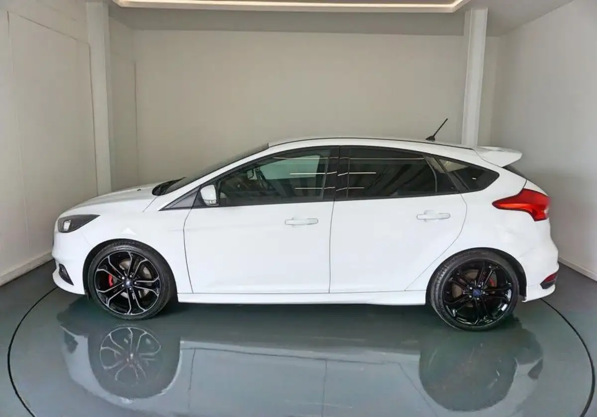 2018-ford-focus-20t-st2-hatchback-big-4