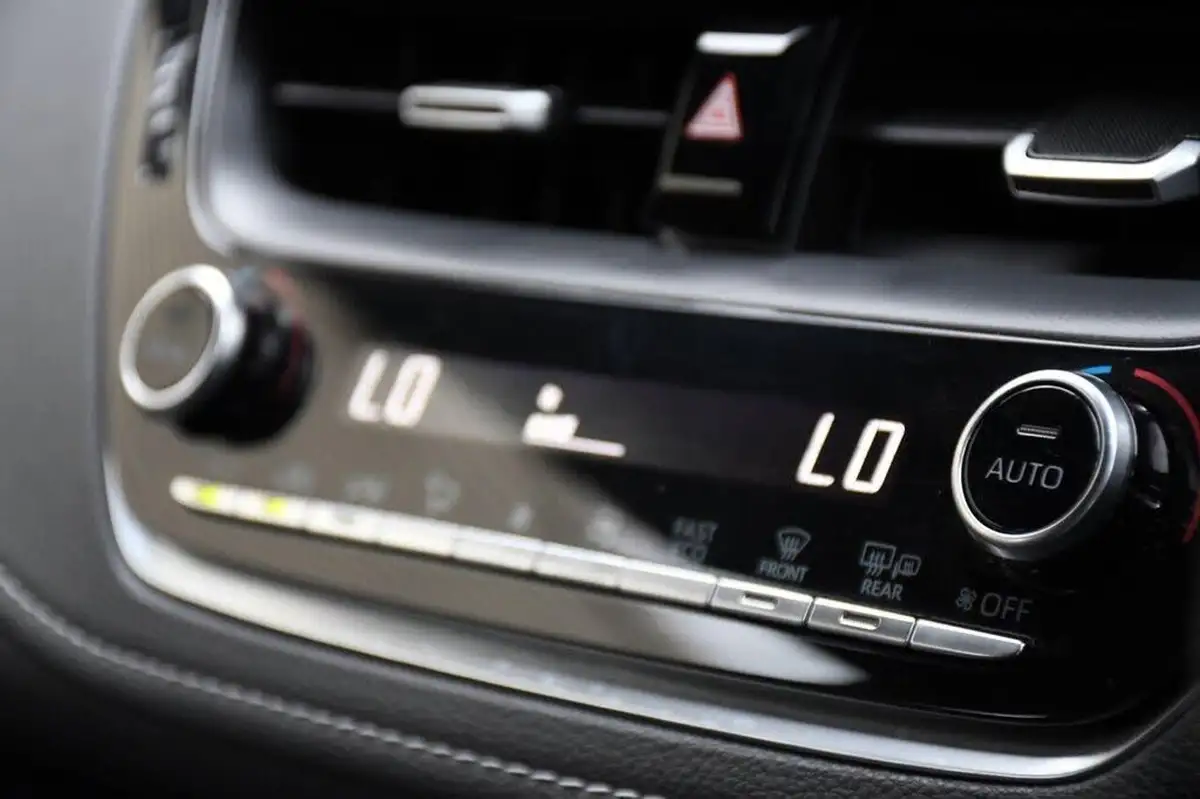2020-toyota-corolla-18-vvt-i-icon-spare-wheel-touring-sports-5d-big-32