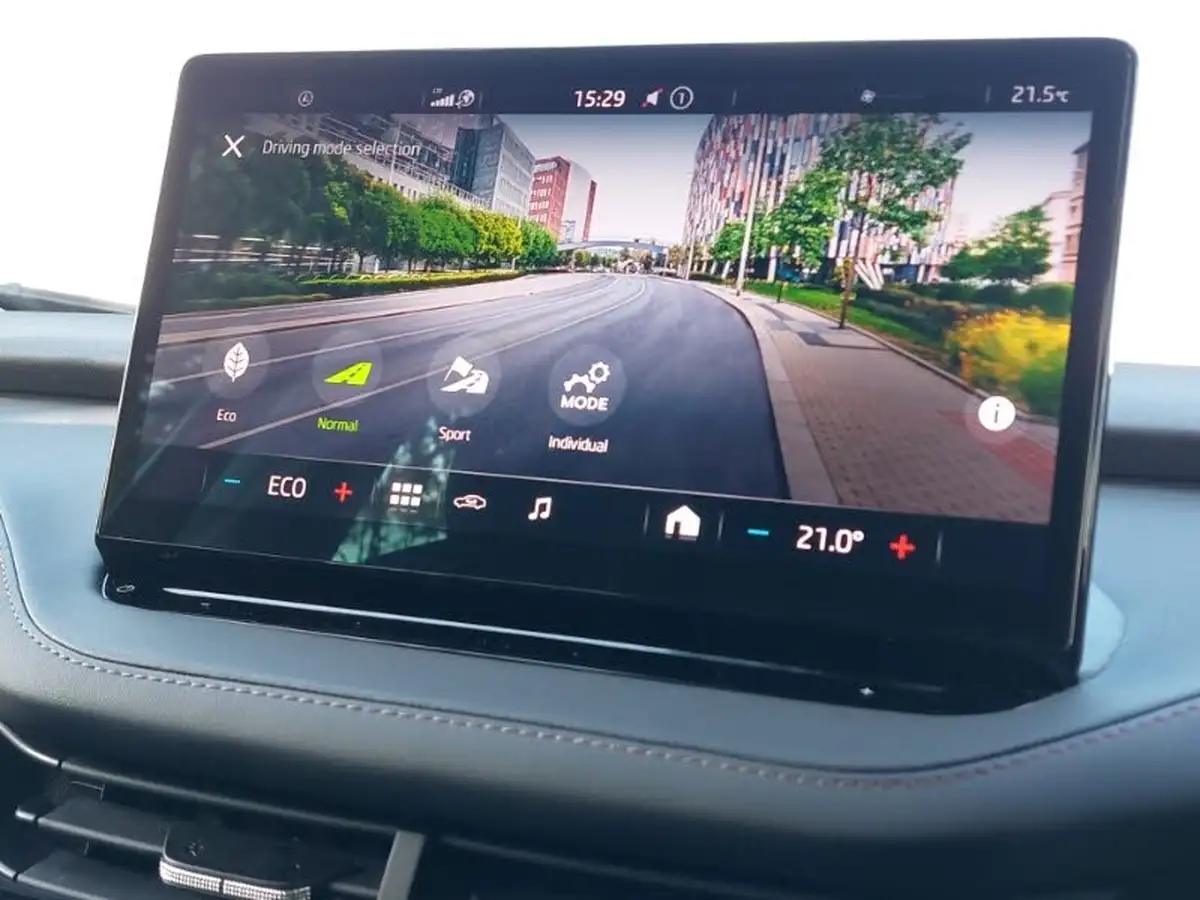 2022-skoda-enyaq-e-80-82-kwh-big-14