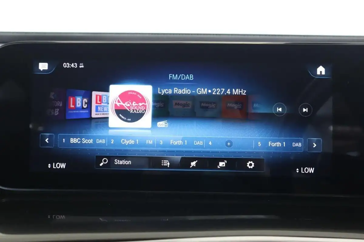 2021-mercedes-benz-eqc-e-eqc-400-amg-line-premium-big-38