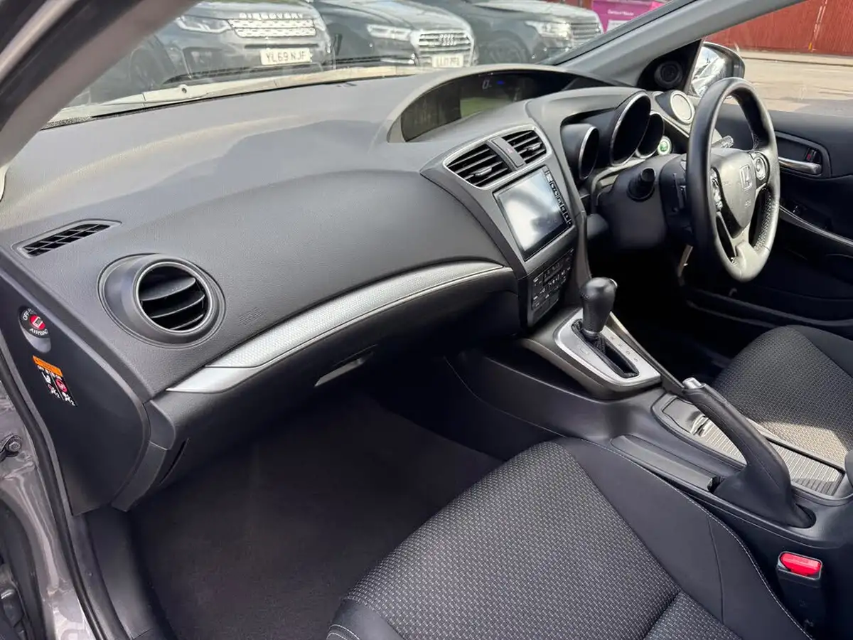 2016-honda-civic-18-i-vtec-se-plus-navi-hatchback-auto-big-43