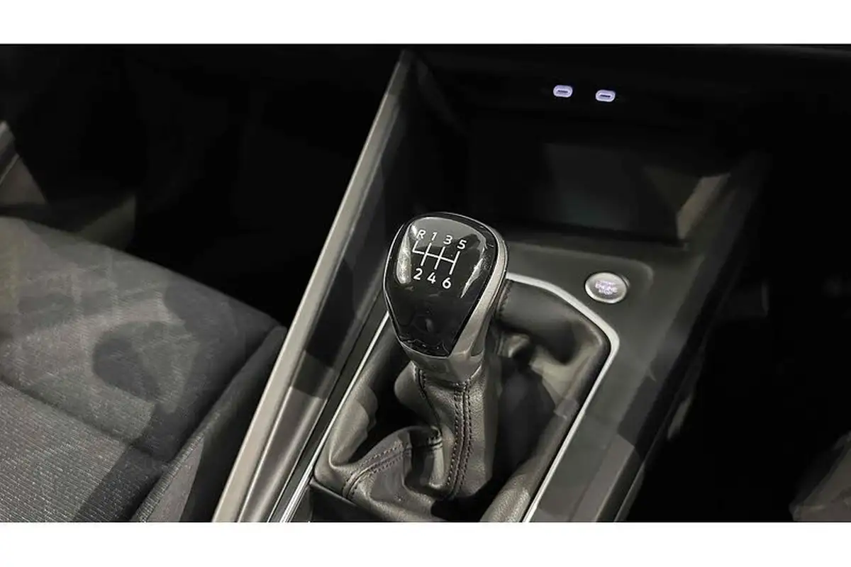 2022-volkswagen-golf-20tdi-life-hatchback-big-48
