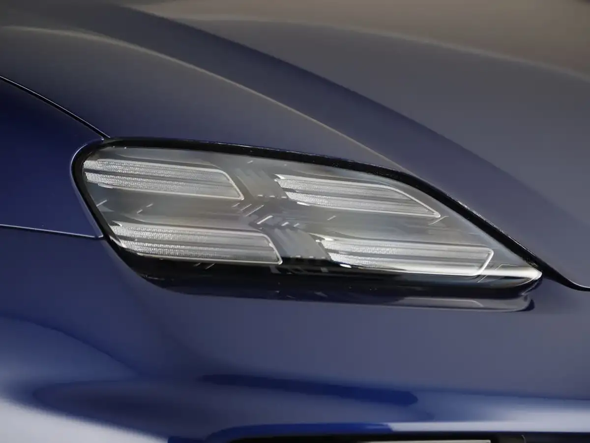 2025-porsche-macan-e-electric-big-19