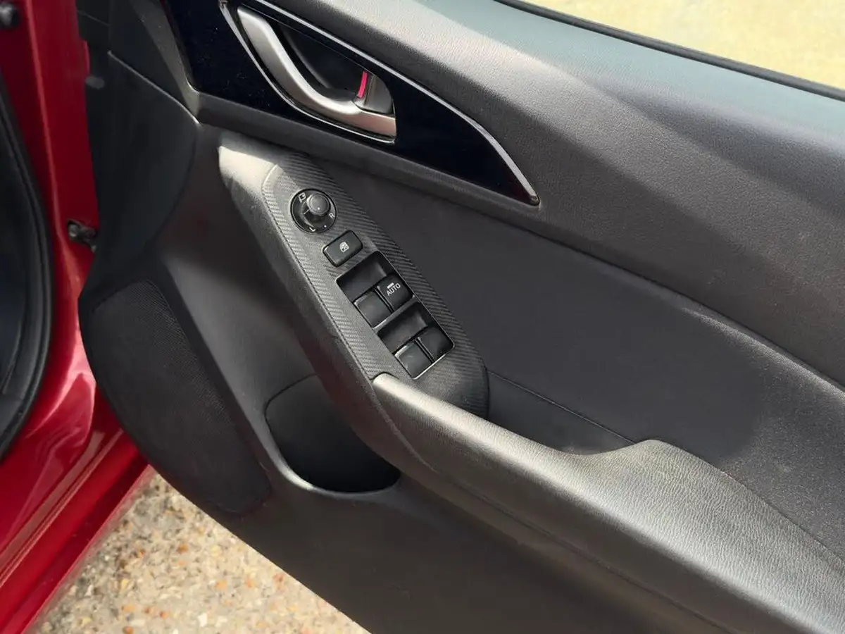 2014-mazda-mazda3-20-se-l-fastback-4d-big-40