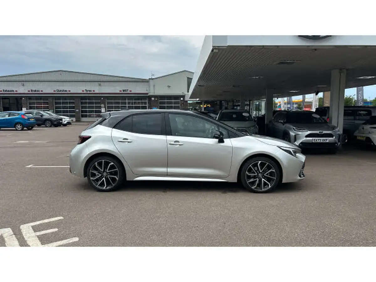 2023-toyota-corolla-20-vvt-i-excel-193bhp-hatchback-big-15