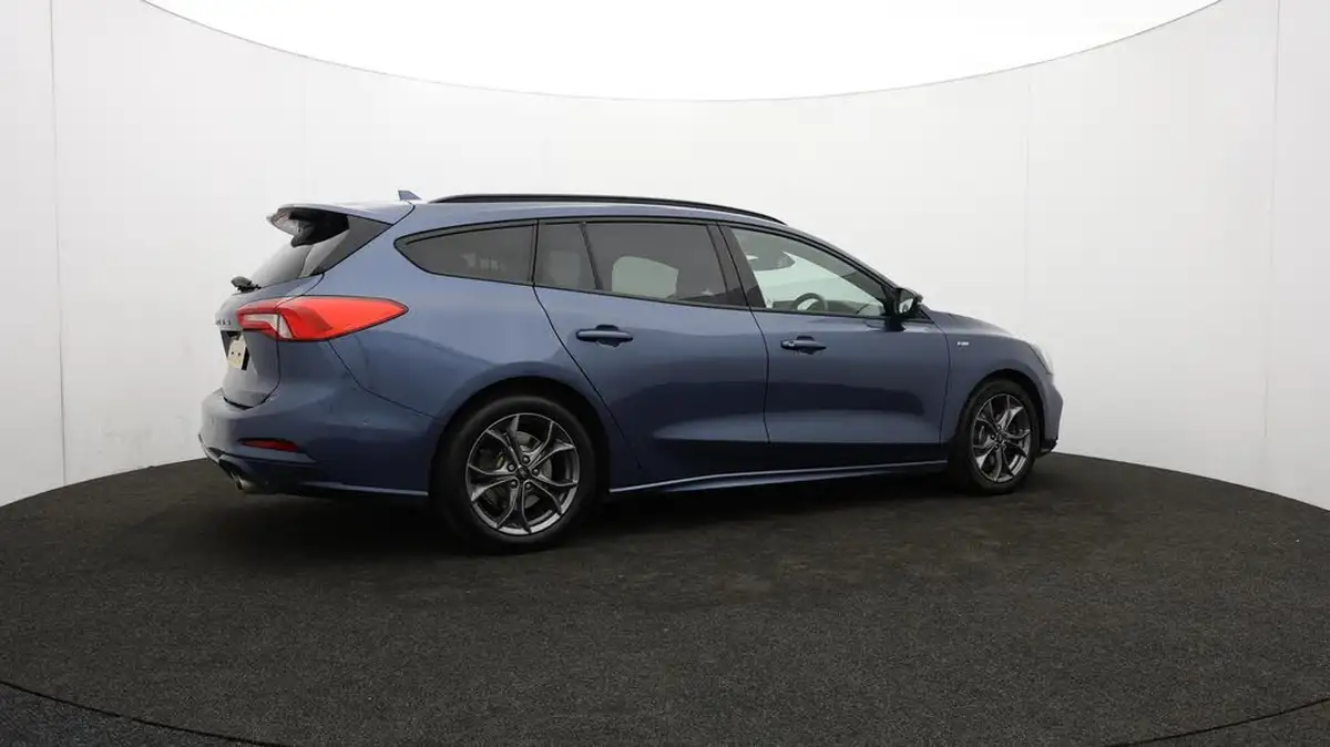 2021-ford-focus-15-st-line-estate-big-36