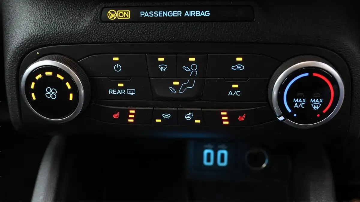 2021-ford-focus-15-st-line-estate-big-12
