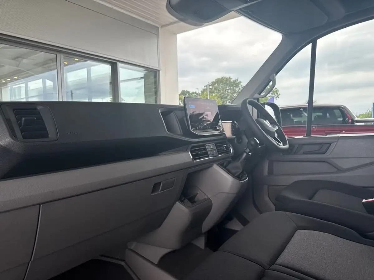 2025-volkswagen-crafter-big-8