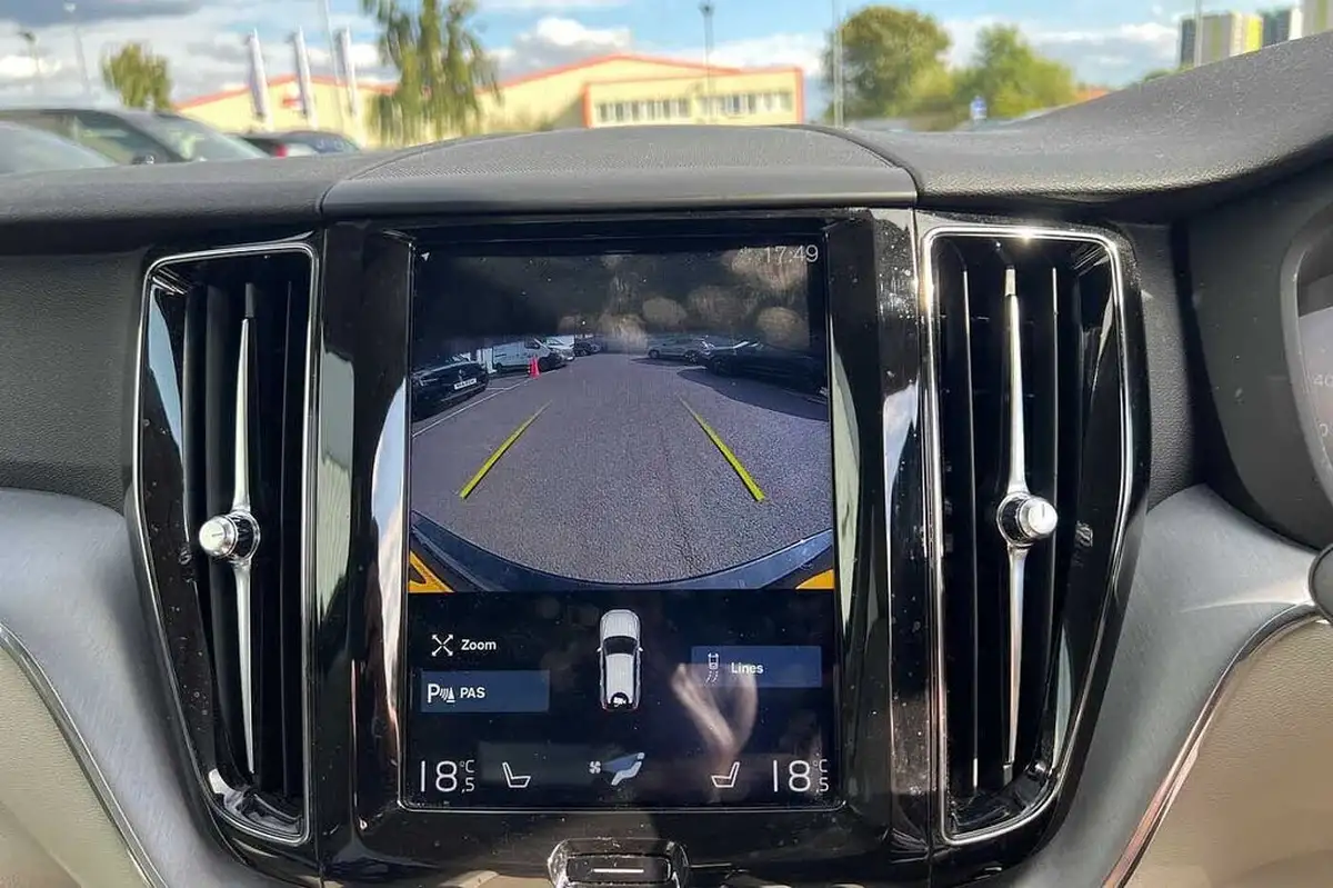 2019-volvo-xc60-20-t4-edition-big-15