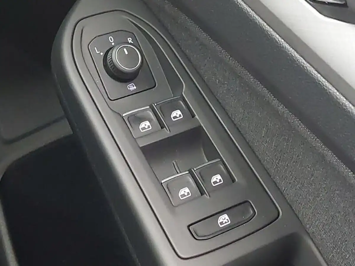2022-volkswagen-golf-15-tsi-life-150ps-hatchback-big-18