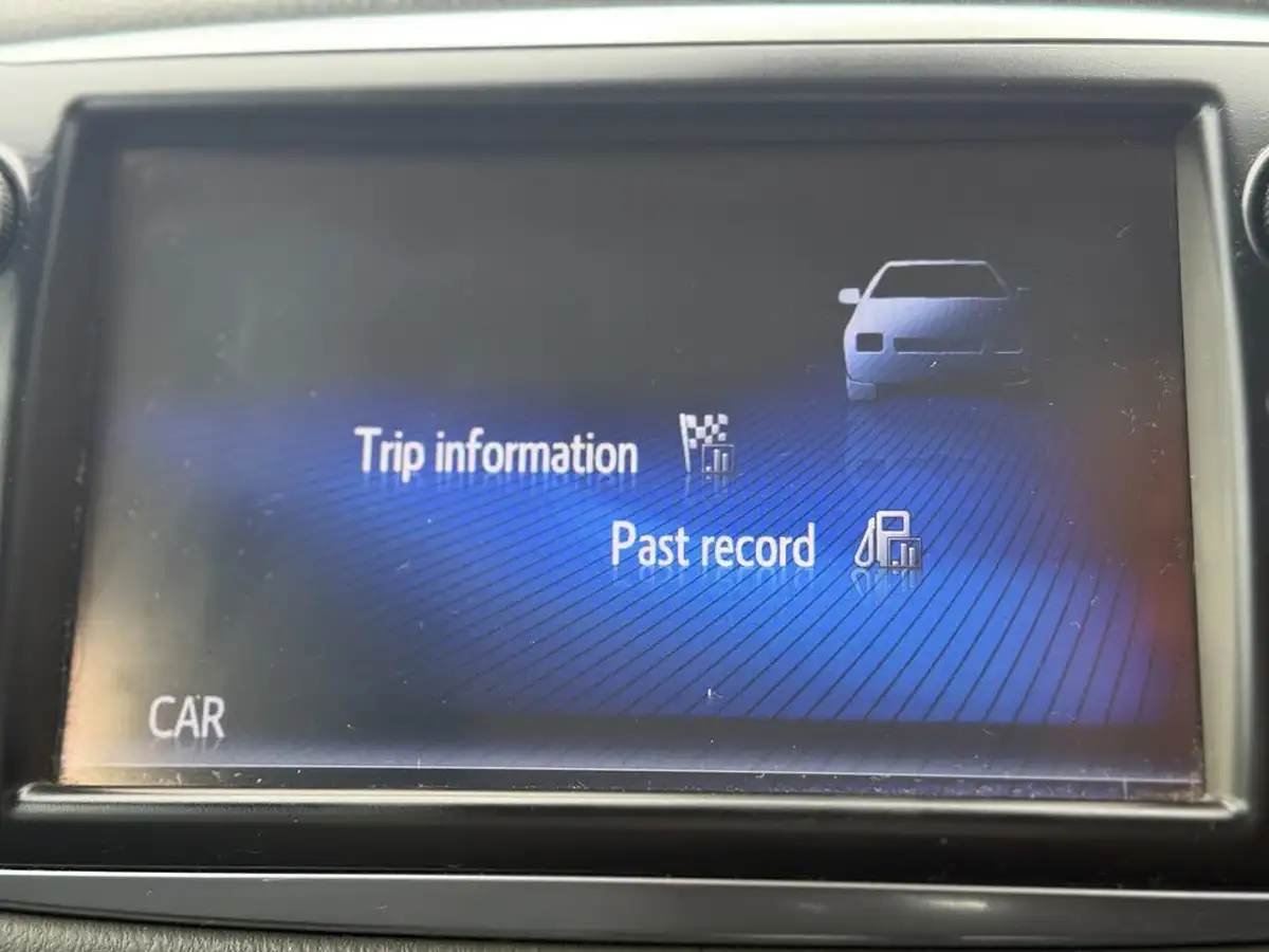 2018-toyota-yaris-15-vvt-i-icon-navi-big-24