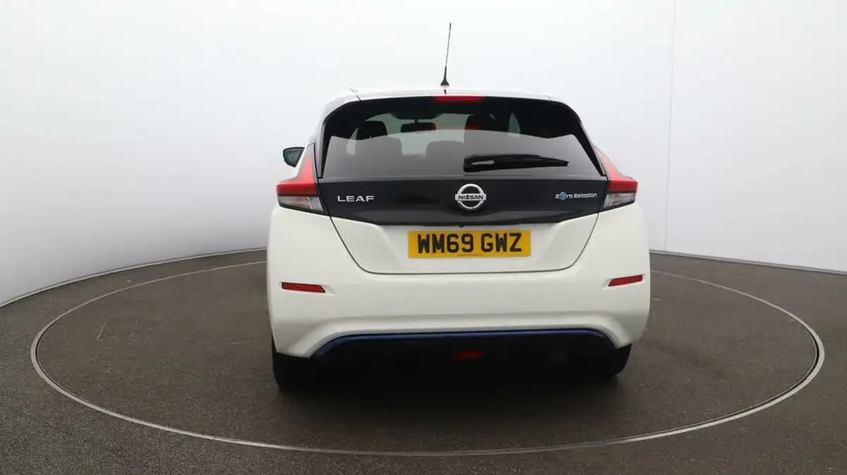 2020-nissan-leaf-e-tekna-big-52