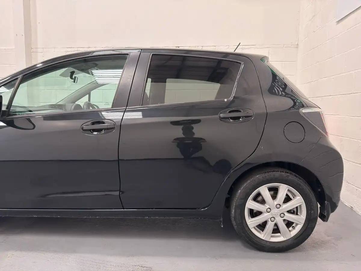 2013-toyota-yaris-15-vvt-i-t4-big-8