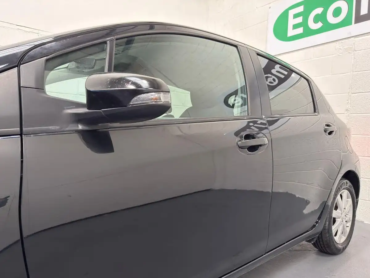 2013-toyota-yaris-15-vvt-i-t4-big-4