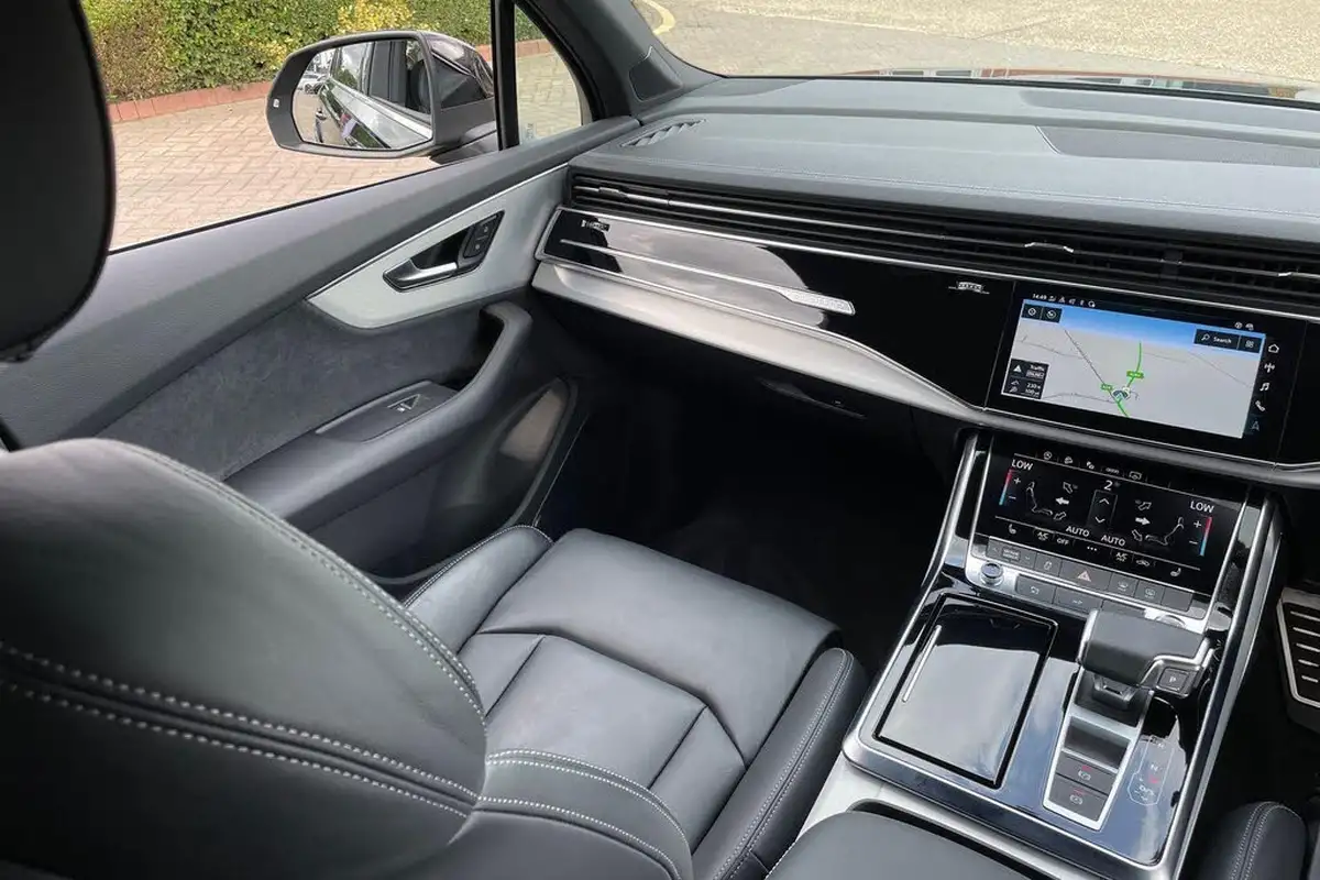 2023-audi-q7-30-45-tdi-s-line-big-35