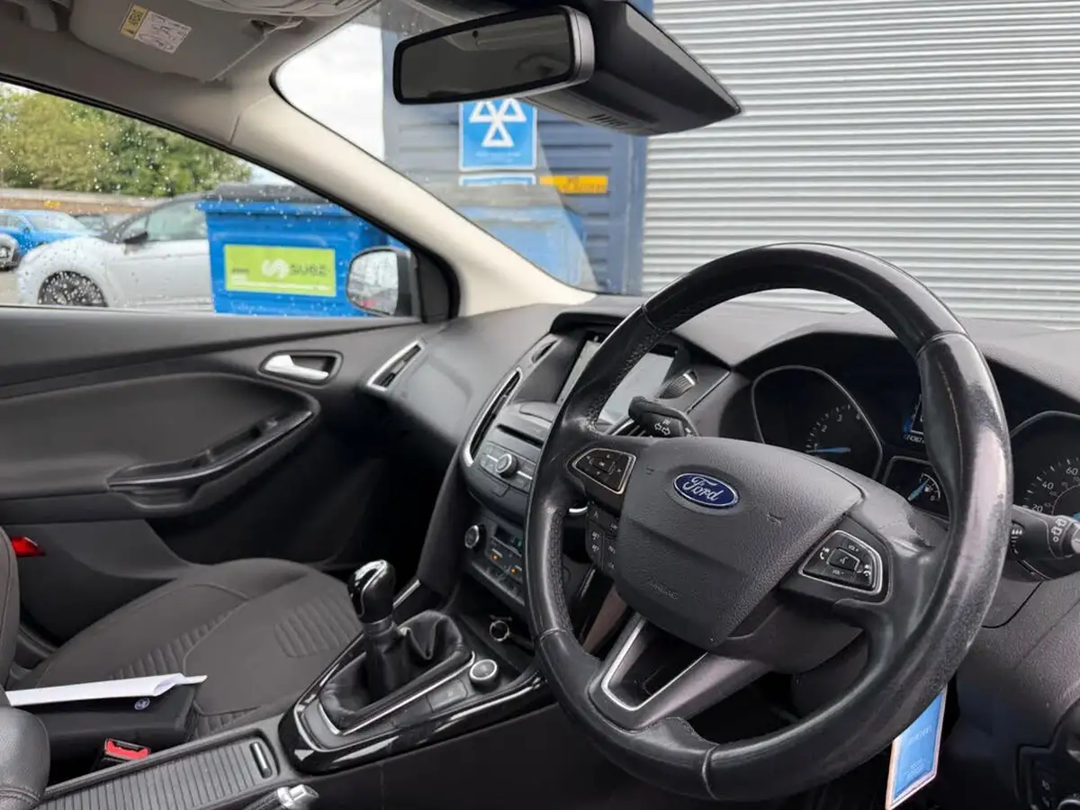 2017-ford-focus-10t-titanium-100ps-hatchback-big-23