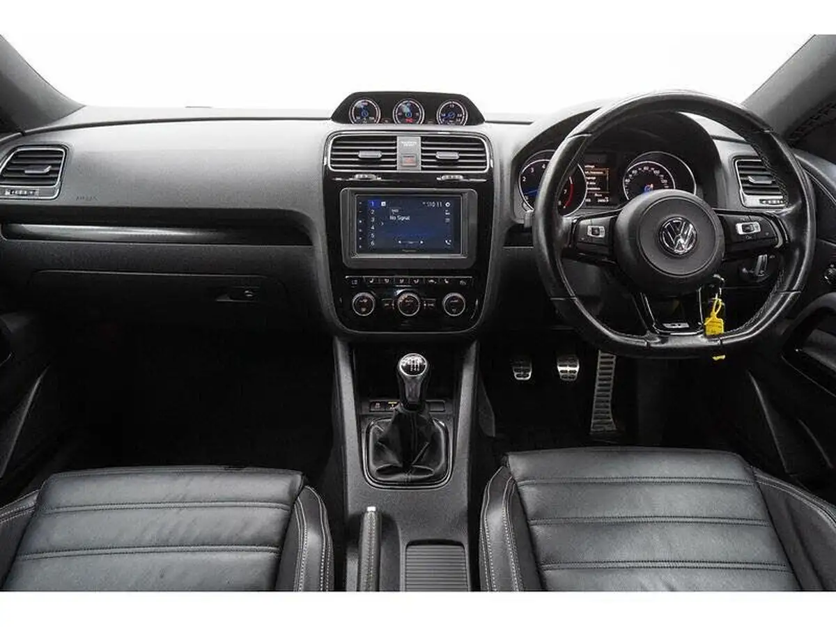 2017-volkswagen-scirocco-20-tsi-r-bmt-big-27