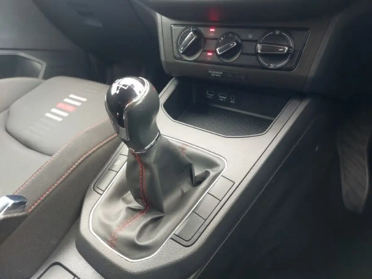 2019-seat-ibiza-10-mpi-fr-big-13