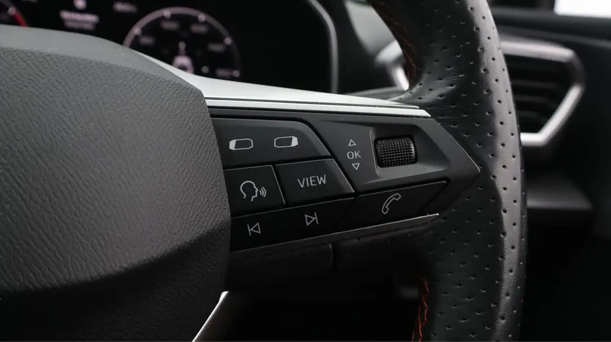 2021-seat-leon-14-e-hybrid-fr-hatchback-big-25