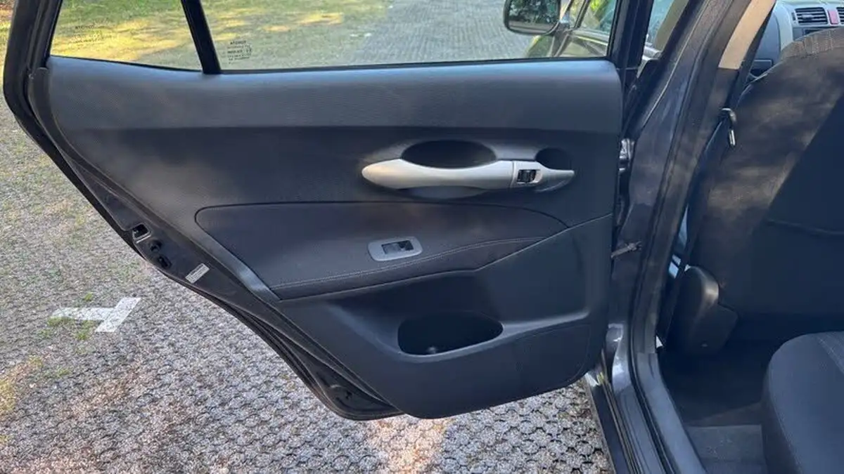 2009-toyota-auris-133-vvt-i-tr-5d-big-19