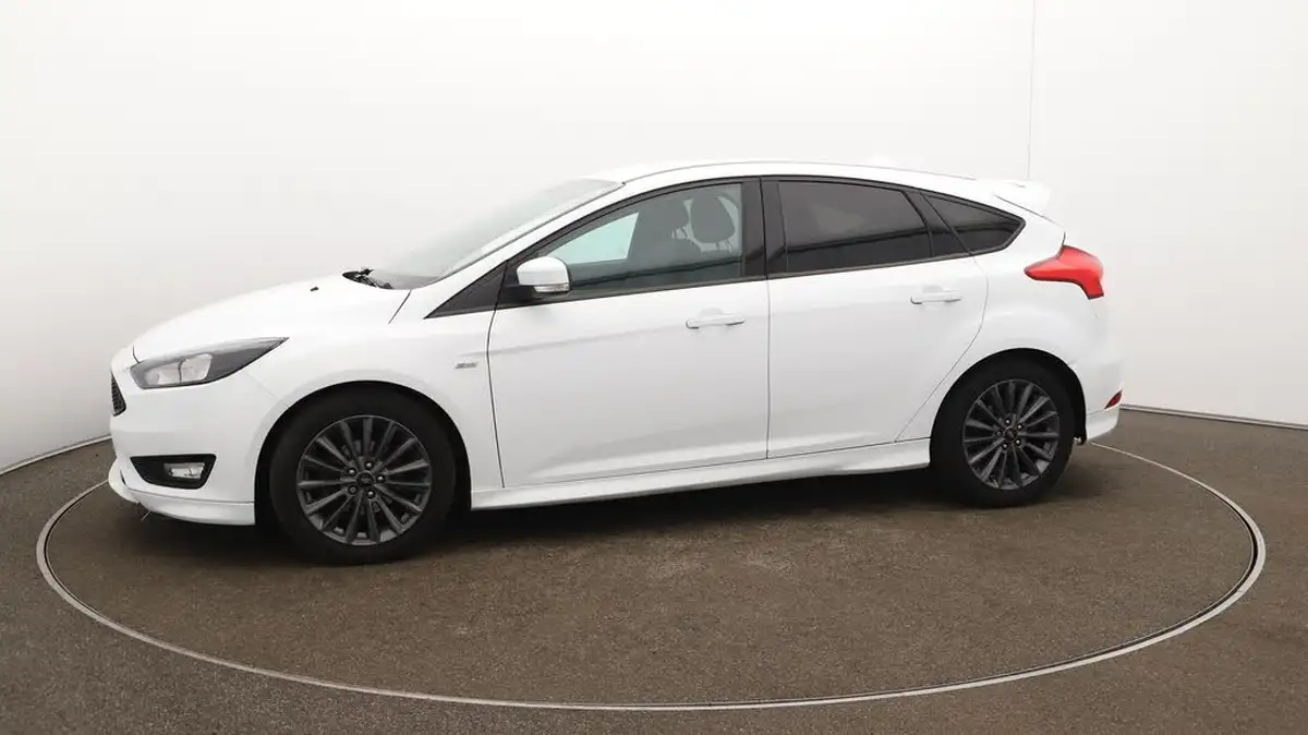 2018-ford-focus-10t-st-line-140ps-hatchback-big-65