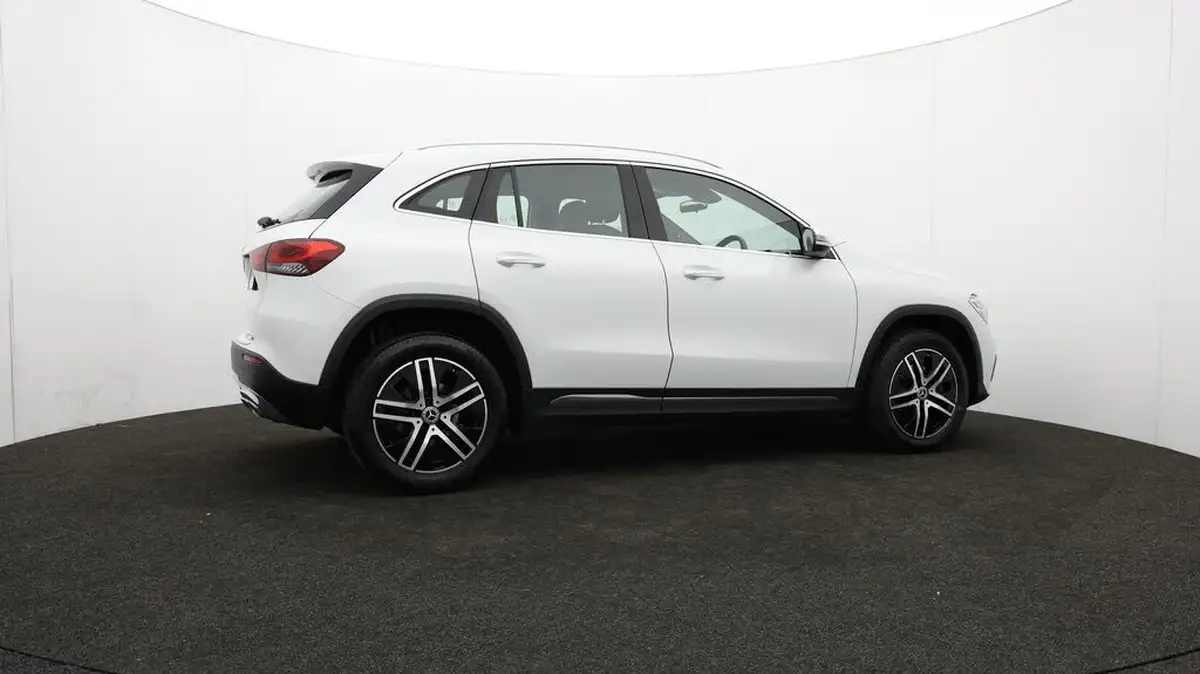 2021-mercedes-benz-gla-class-20d-gla-200d-sport-big-31