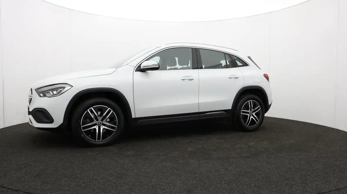 2021-mercedes-benz-gla-class-20d-gla-200d-sport-big-59