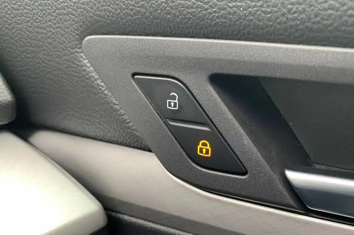 2021-volkswagen-golf-15-etsi-life-150ps-hatchback-big-23