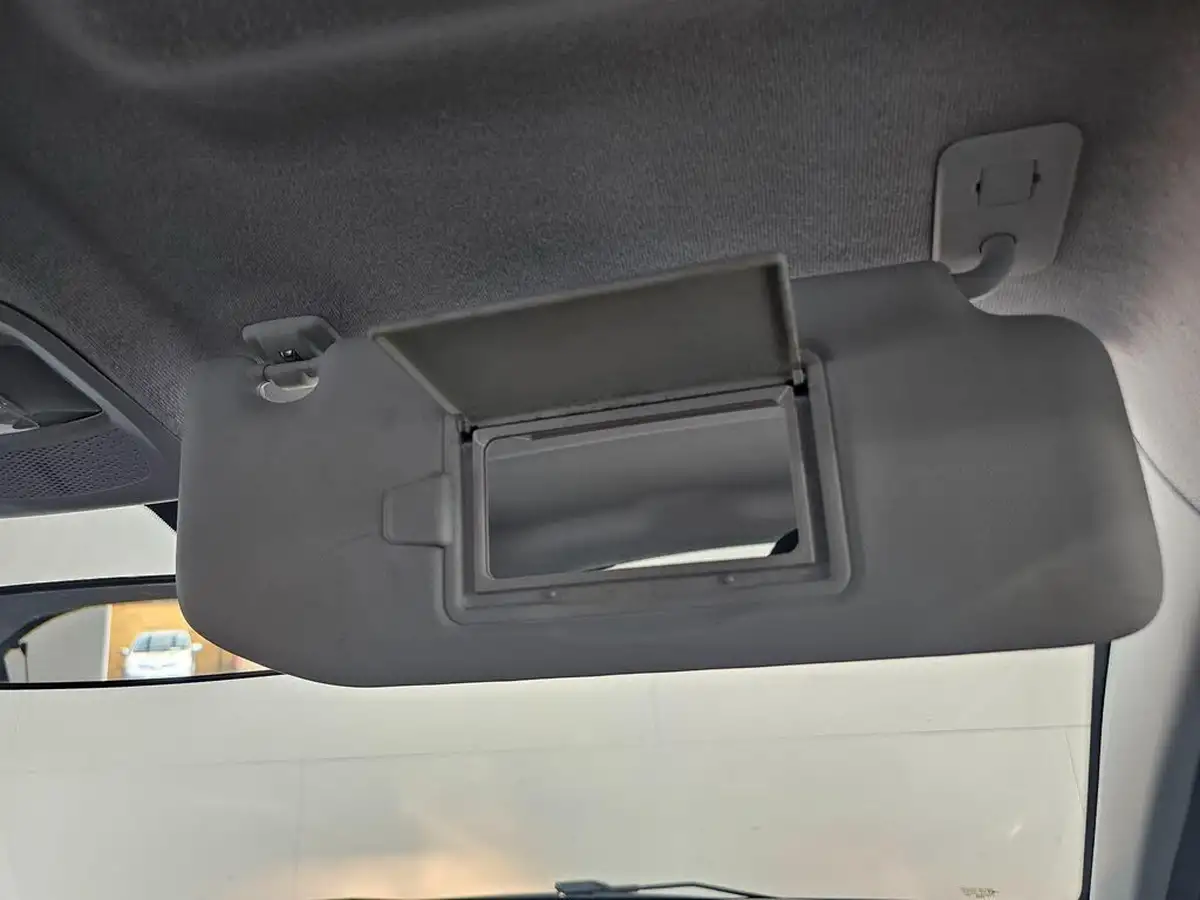 2015-peugeot-208-10-access-5d-big-73