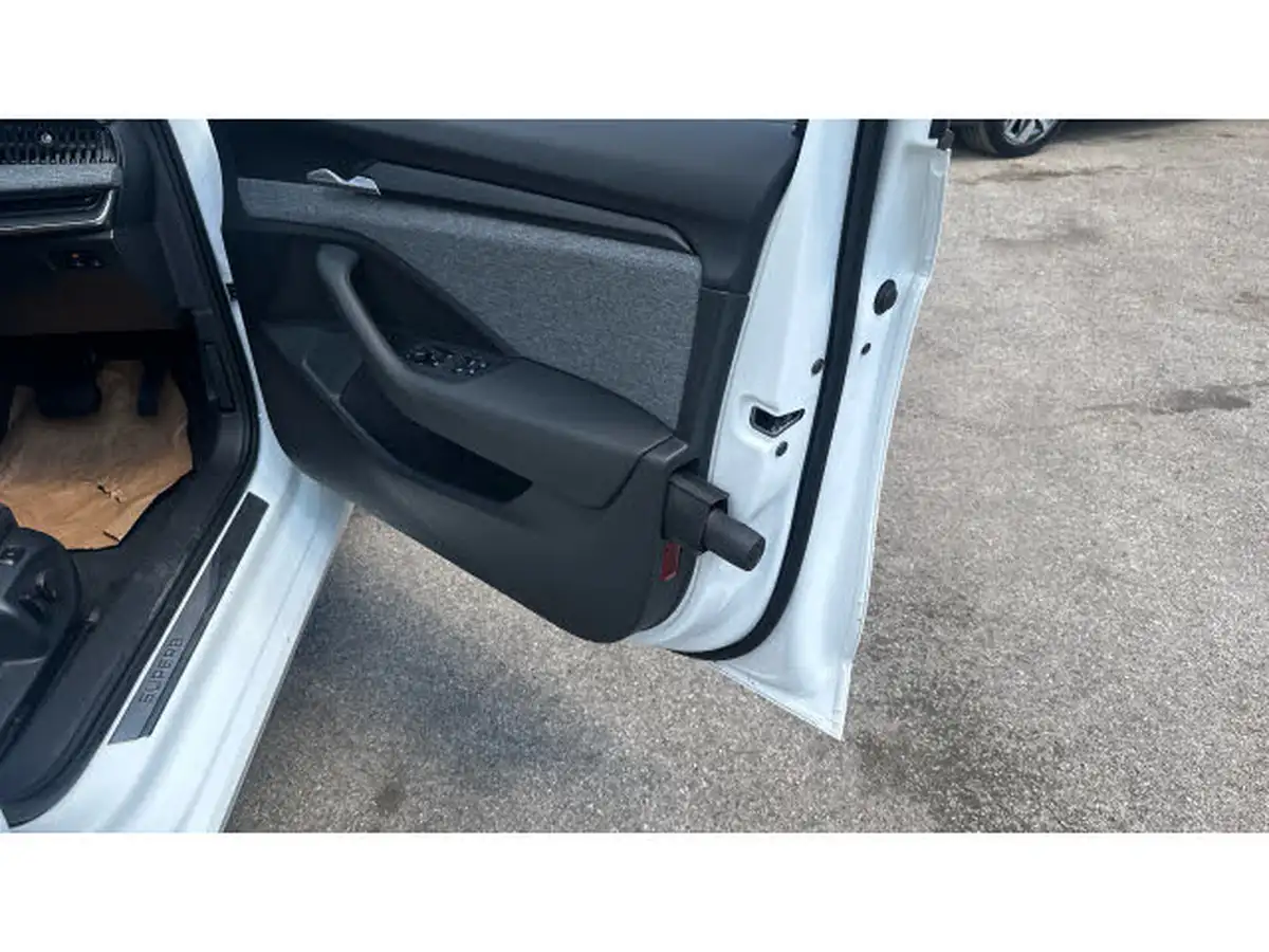 2024-skoda-superb-15-tsi-e-tec-se-technology-estate-big-33